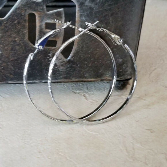 Sleek Art Nouveau Swirl Silver Tone Round Hoop Earrings 40mm 1.6" Long Leverback - Picture 3 of 7